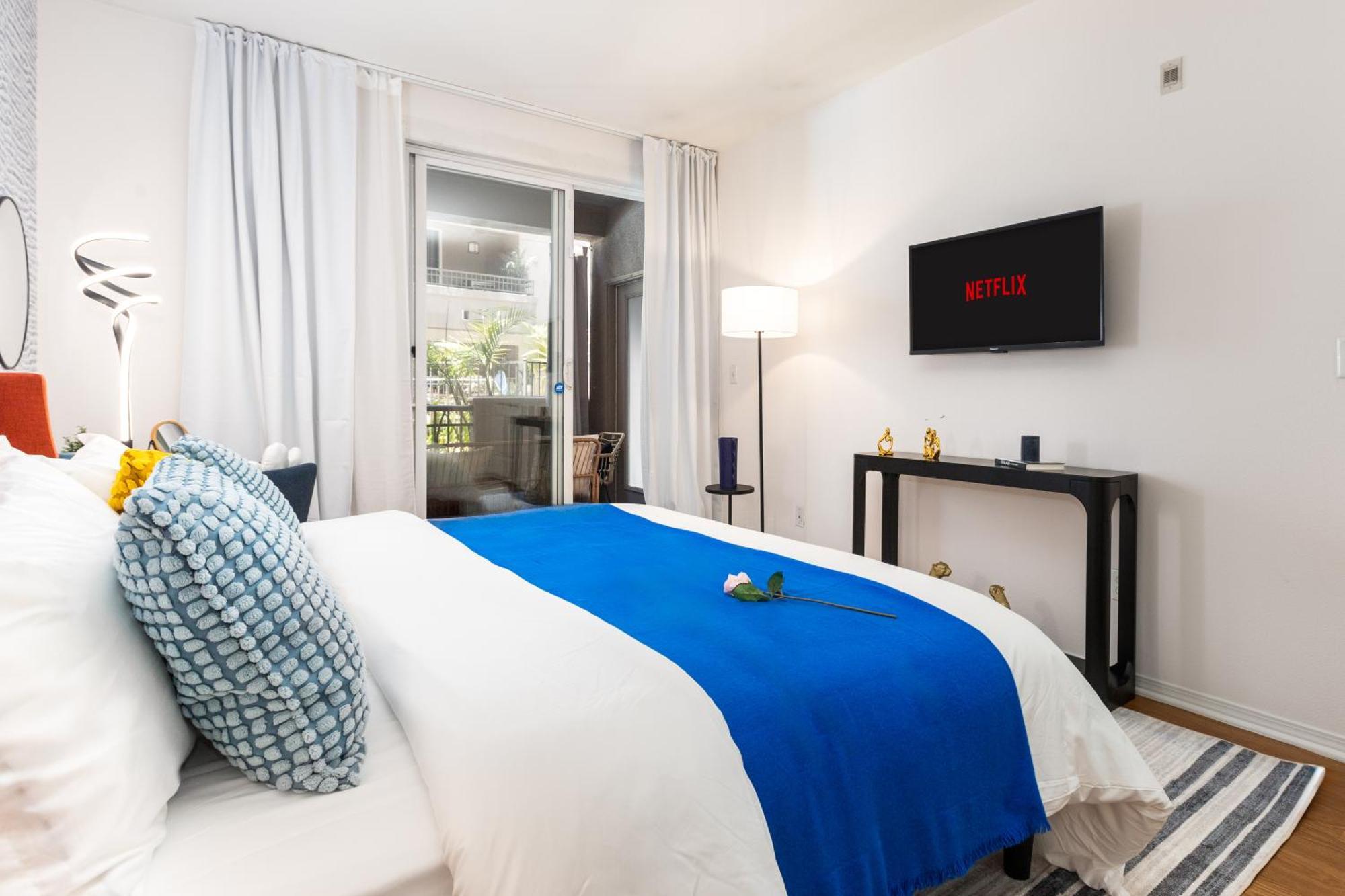 Venice Beach, Arcade, Pool, Jacuzzi, Free Parking